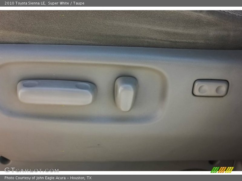Super White / Taupe 2010 Toyota Sienna LE