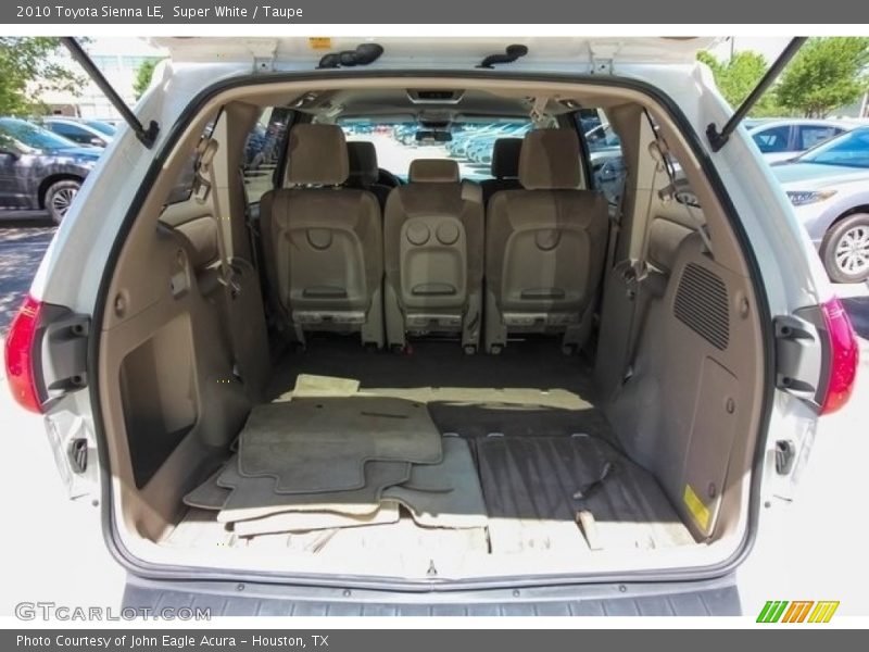 Super White / Taupe 2010 Toyota Sienna LE