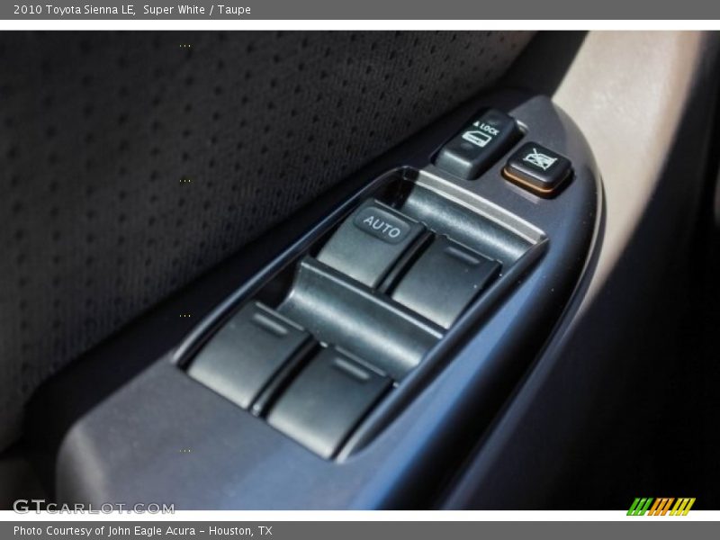 Super White / Taupe 2010 Toyota Sienna LE