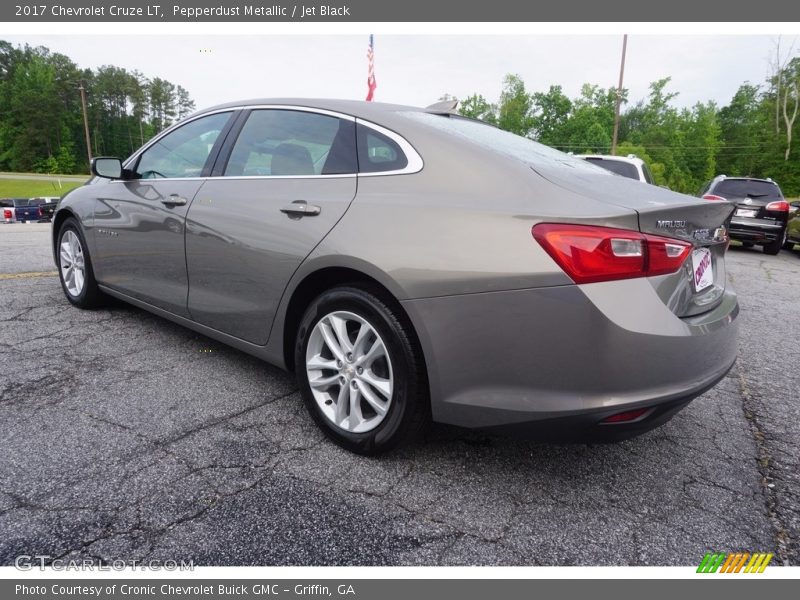 Pepperdust Metallic / Jet Black 2017 Chevrolet Cruze LT