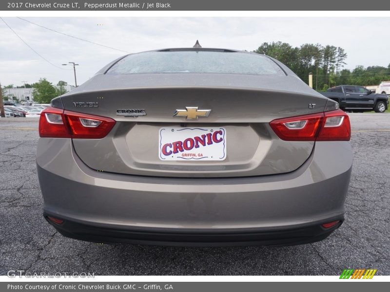 Pepperdust Metallic / Jet Black 2017 Chevrolet Cruze LT