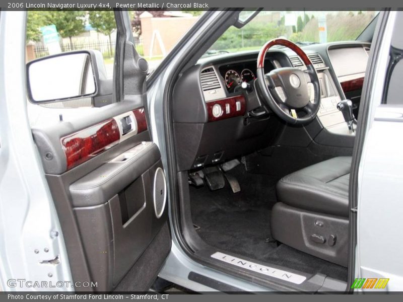 Pewter Metallic / Charcoal Black 2006 Lincoln Navigator Luxury 4x4