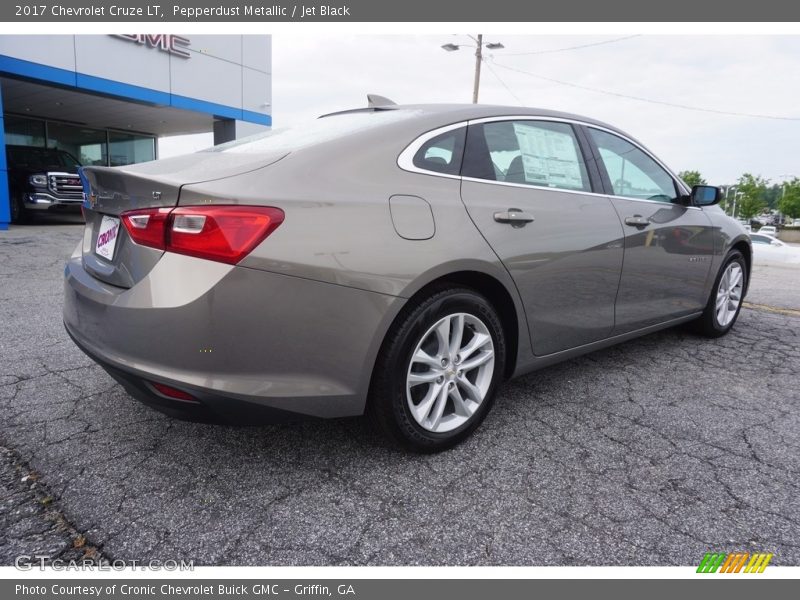 Pepperdust Metallic / Jet Black 2017 Chevrolet Cruze LT