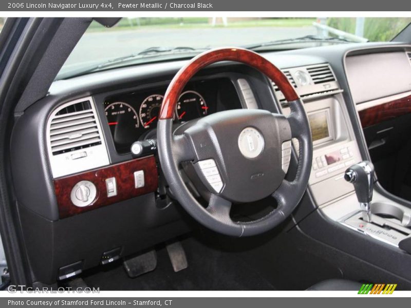 Pewter Metallic / Charcoal Black 2006 Lincoln Navigator Luxury 4x4