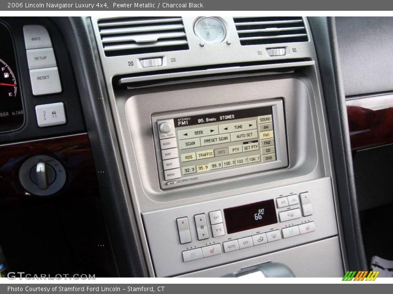 Pewter Metallic / Charcoal Black 2006 Lincoln Navigator Luxury 4x4