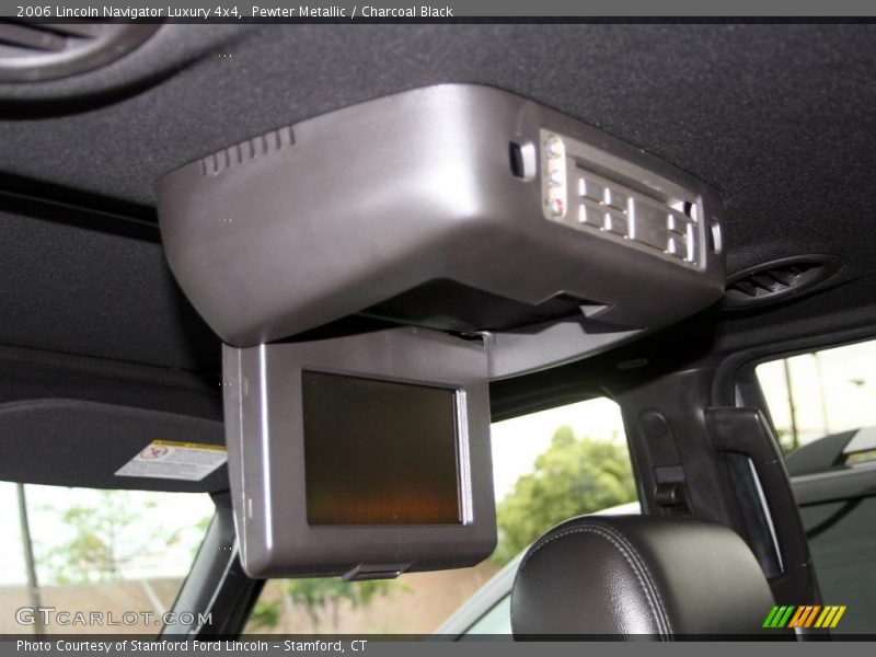 Pewter Metallic / Charcoal Black 2006 Lincoln Navigator Luxury 4x4