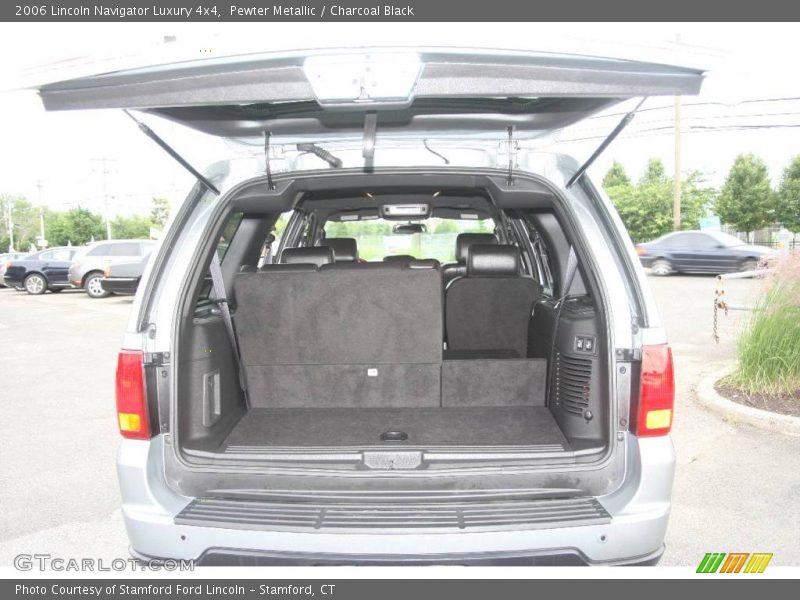 Pewter Metallic / Charcoal Black 2006 Lincoln Navigator Luxury 4x4