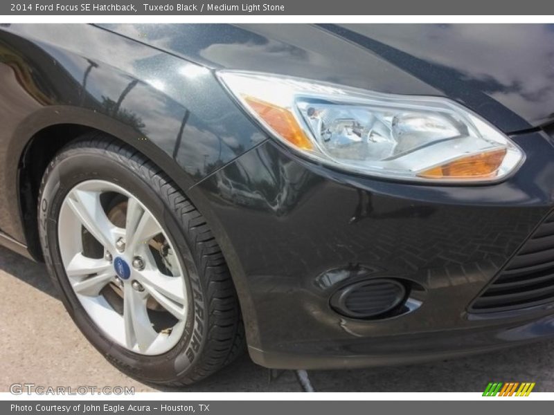 Tuxedo Black / Medium Light Stone 2014 Ford Focus SE Hatchback