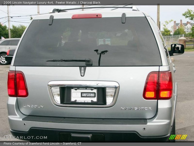 Pewter Metallic / Charcoal Black 2006 Lincoln Navigator Luxury 4x4
