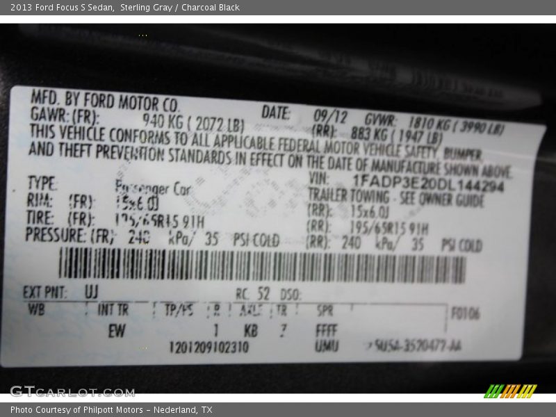 Sterling Gray / Charcoal Black 2013 Ford Focus S Sedan