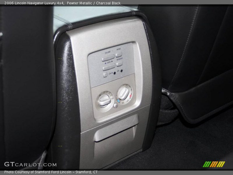 Pewter Metallic / Charcoal Black 2006 Lincoln Navigator Luxury 4x4