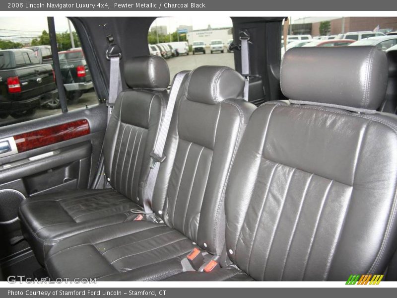 Pewter Metallic / Charcoal Black 2006 Lincoln Navigator Luxury 4x4