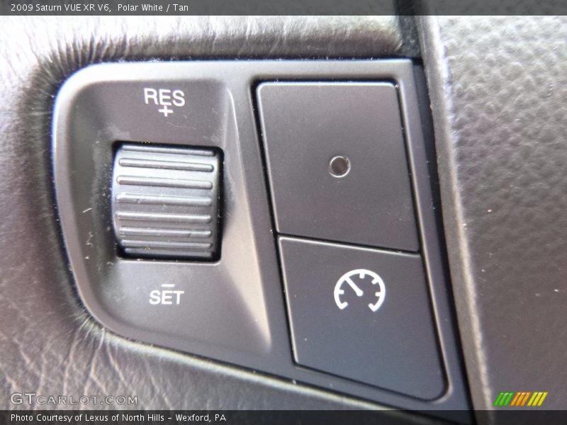 Polar White / Tan 2009 Saturn VUE XR V6