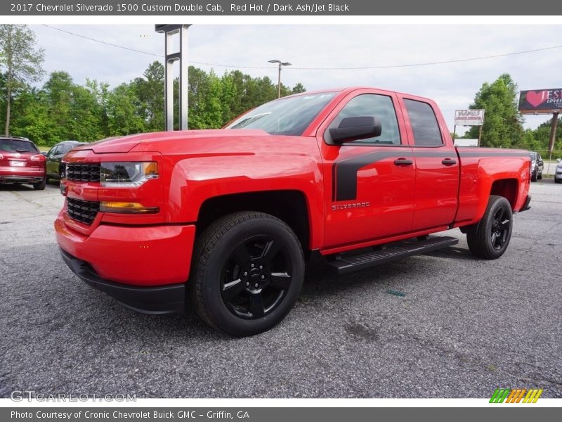 Front 3/4 View of 2017 Silverado 1500 Custom Double Cab
