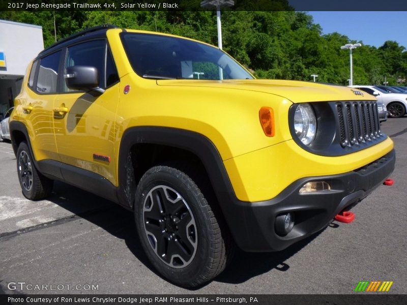 Front 3/4 View of 2017 Renegade Trailhawk 4x4