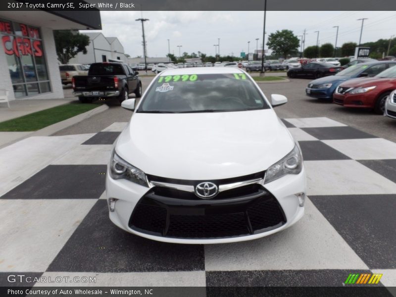 Super White / Black 2017 Toyota Camry SE