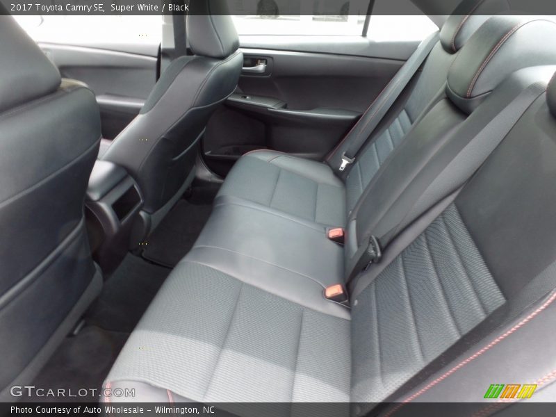 Super White / Black 2017 Toyota Camry SE
