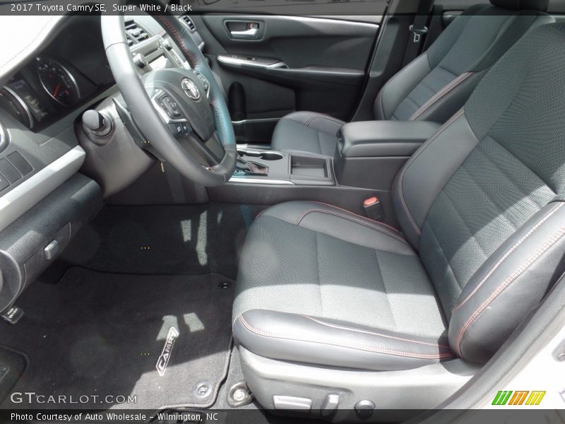 Super White / Black 2017 Toyota Camry SE
