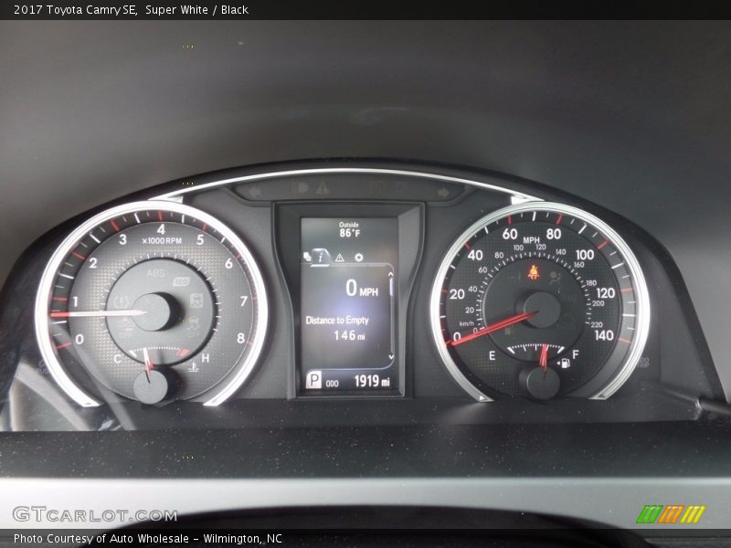 Super White / Black 2017 Toyota Camry SE