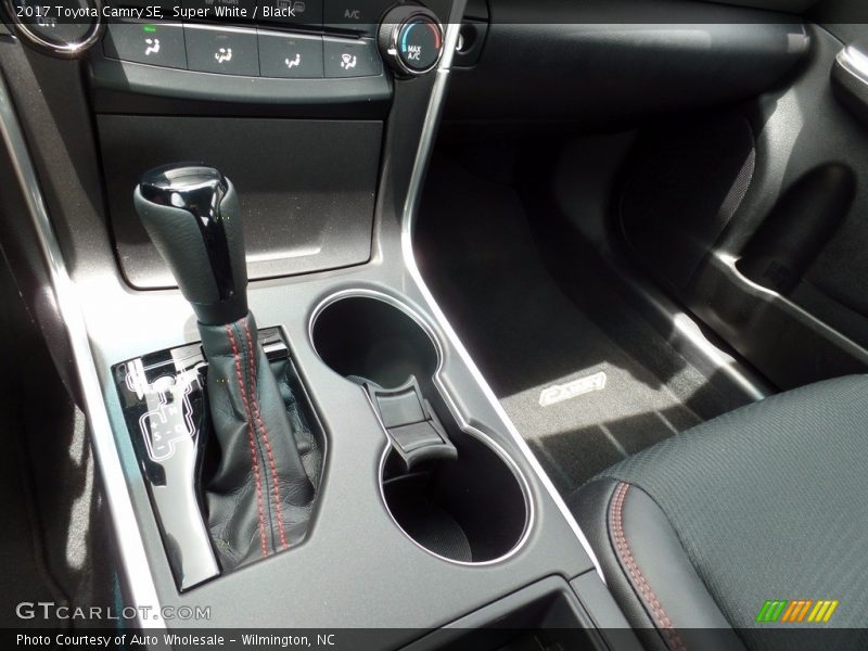Super White / Black 2017 Toyota Camry SE