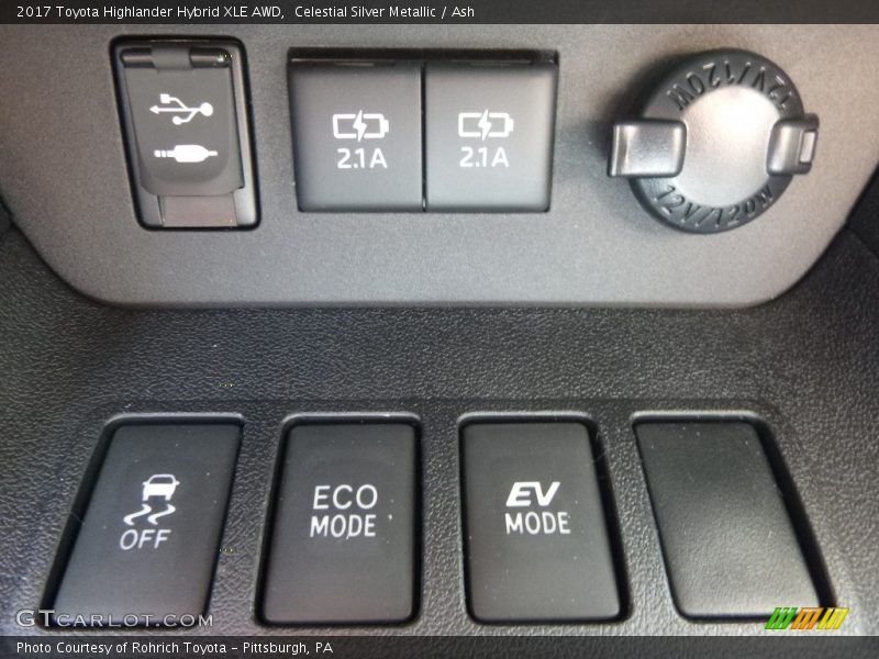 Celestial Silver Metallic / Ash 2017 Toyota Highlander Hybrid XLE AWD