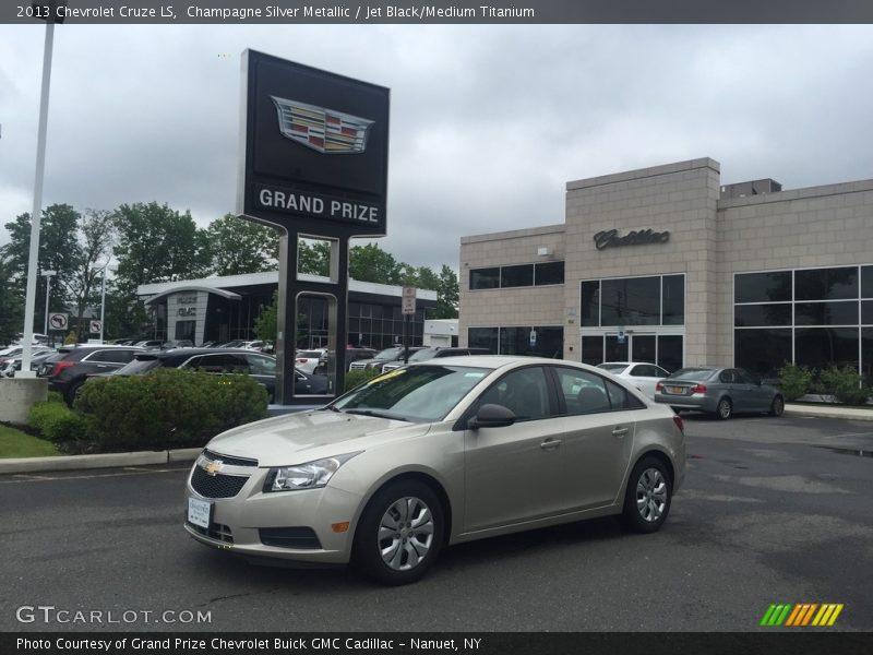 Champagne Silver Metallic / Jet Black/Medium Titanium 2013 Chevrolet Cruze LS