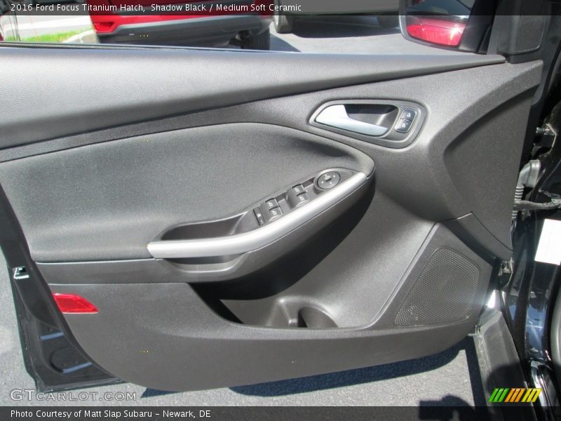 Shadow Black / Medium Soft Ceramic 2016 Ford Focus Titanium Hatch
