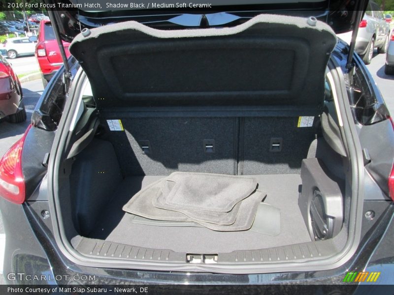 Shadow Black / Medium Soft Ceramic 2016 Ford Focus Titanium Hatch