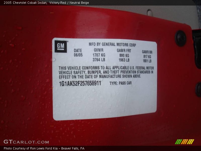 Victory Red / Neutral Beige 2005 Chevrolet Cobalt Sedan