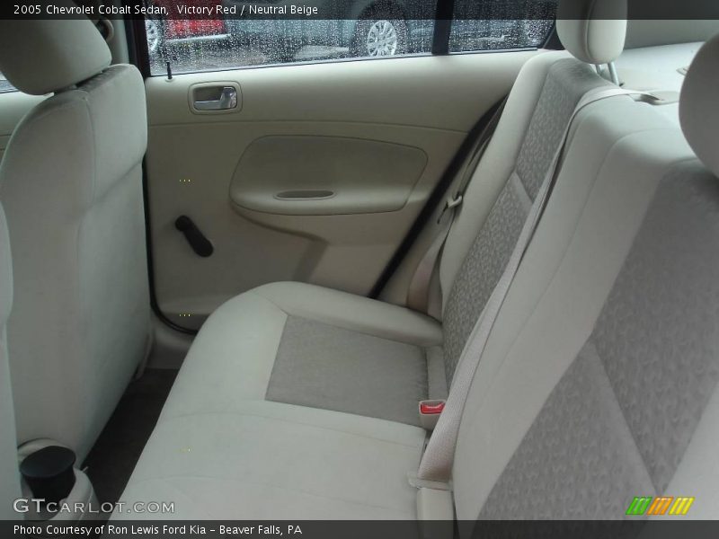 Victory Red / Neutral Beige 2005 Chevrolet Cobalt Sedan