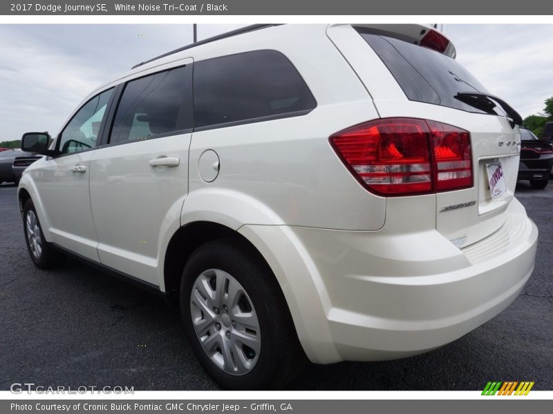 White Noise Tri-Coat / Black 2017 Dodge Journey SE