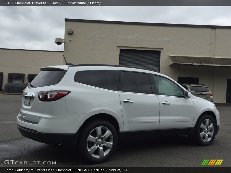 Summit White / Ebony 2017 Chevrolet Traverse LT AWD