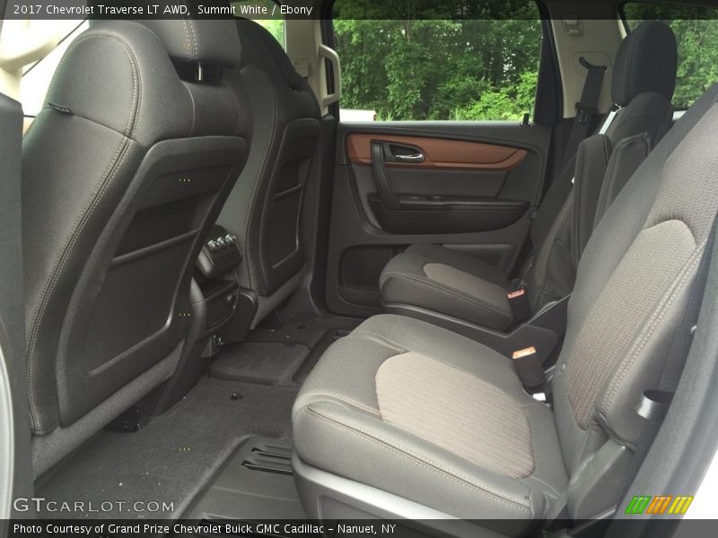 Summit White / Ebony 2017 Chevrolet Traverse LT AWD