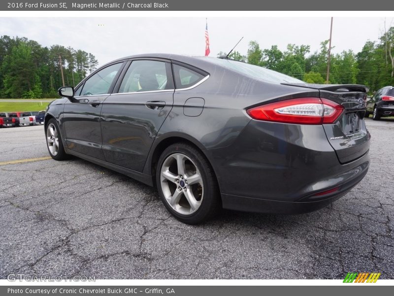 Magnetic Metallic / Charcoal Black 2016 Ford Fusion SE
