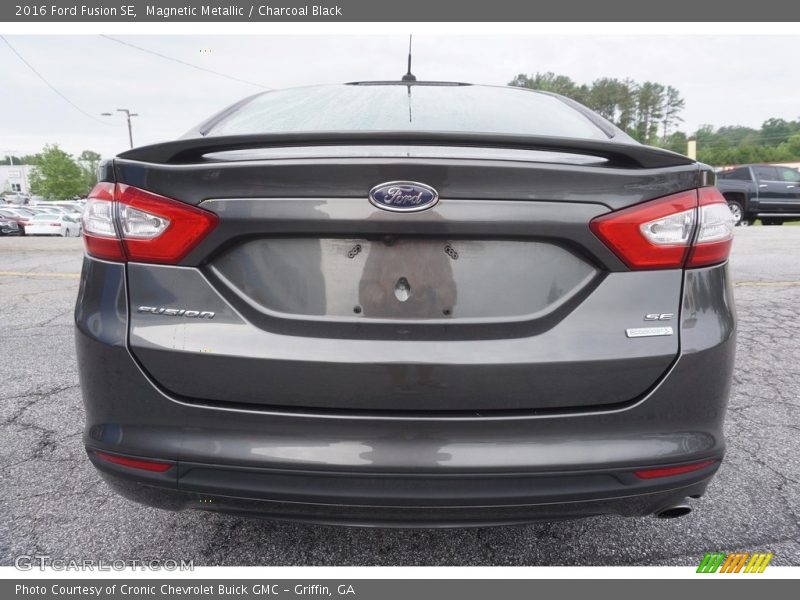 Magnetic Metallic / Charcoal Black 2016 Ford Fusion SE