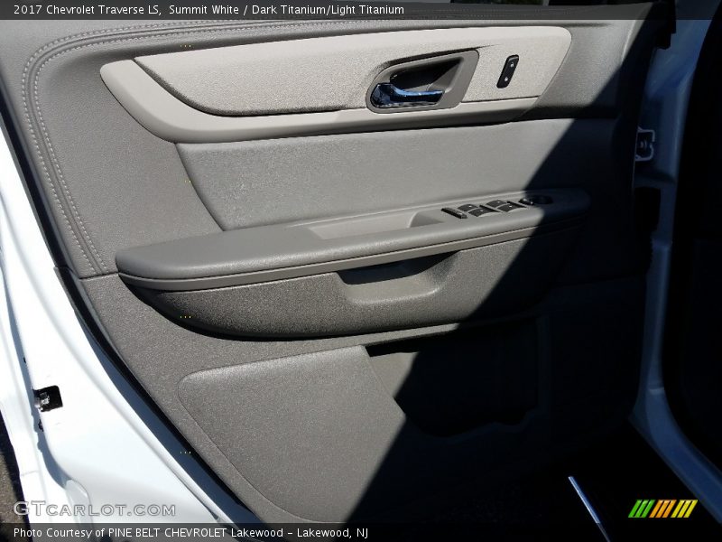 Summit White / Dark Titanium/Light Titanium 2017 Chevrolet Traverse LS