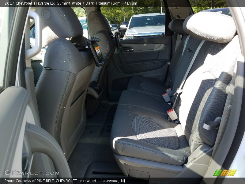 Summit White / Dark Titanium/Light Titanium 2017 Chevrolet Traverse LS