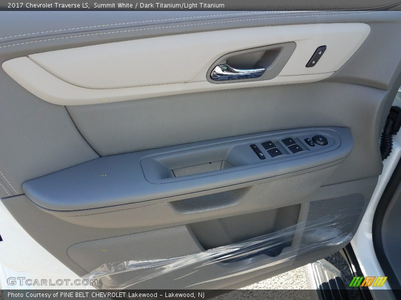 Summit White / Dark Titanium/Light Titanium 2017 Chevrolet Traverse LS