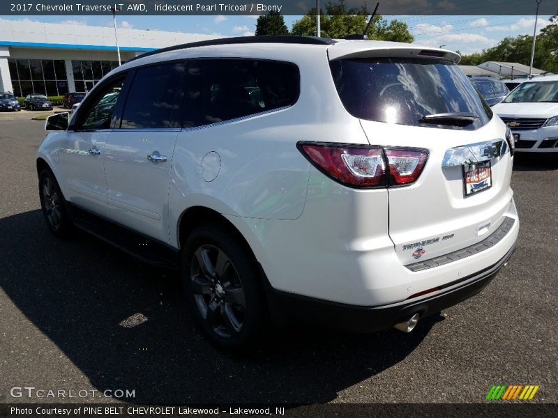 Iridescent Pearl Tricoat / Ebony 2017 Chevrolet Traverse LT AWD