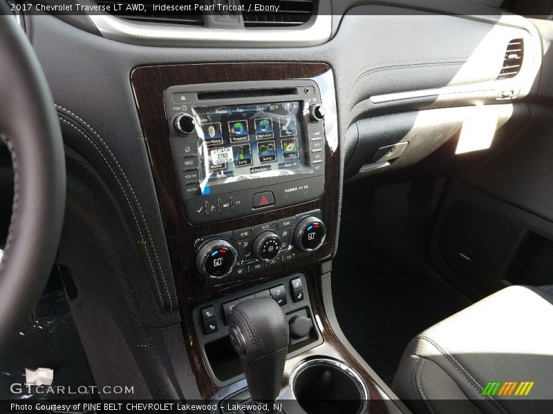Iridescent Pearl Tricoat / Ebony 2017 Chevrolet Traverse LT AWD