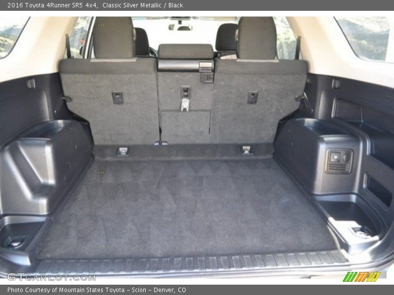 Classic Silver Metallic / Black 2016 Toyota 4Runner SR5 4x4