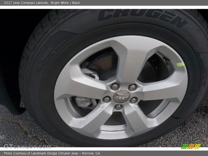 Bright White / Black 2017 Jeep Compass Latitude