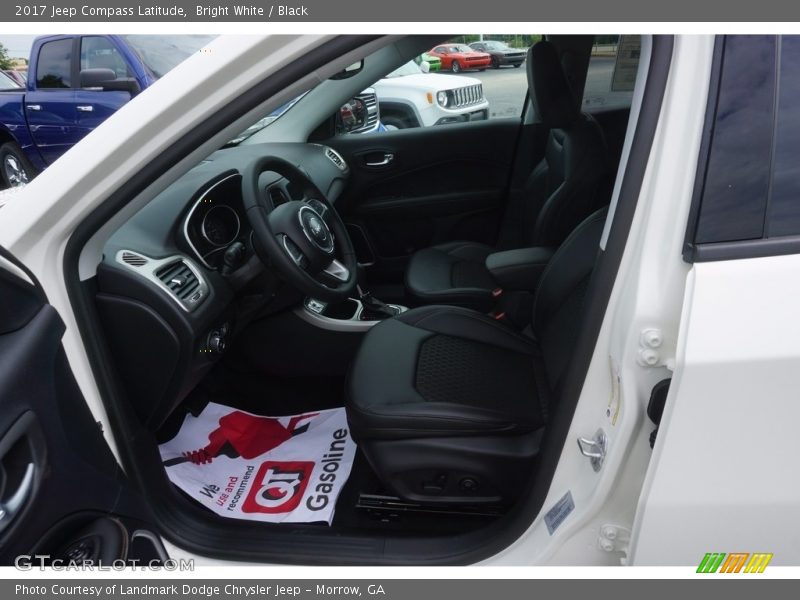 Bright White / Black 2017 Jeep Compass Latitude