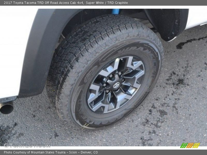 Super White / TRD Graphite 2017 Toyota Tacoma TRD Off Road Access Cab 4x4