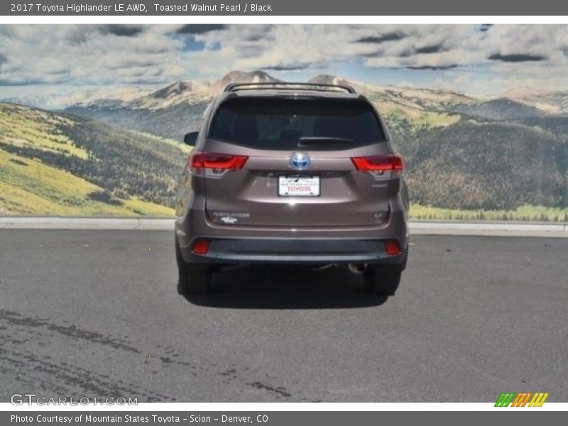 Toasted Walnut Pearl / Black 2017 Toyota Highlander LE AWD