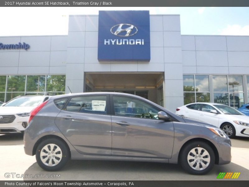 Triathlon Gray / Black 2017 Hyundai Accent SE Hatchback