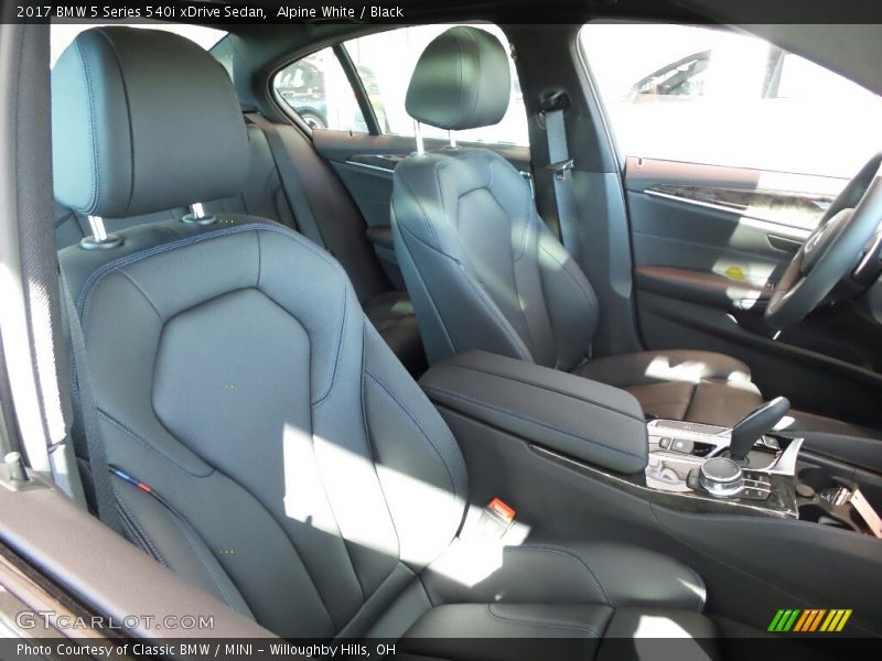 Alpine White / Black 2017 BMW 5 Series 540i xDrive Sedan