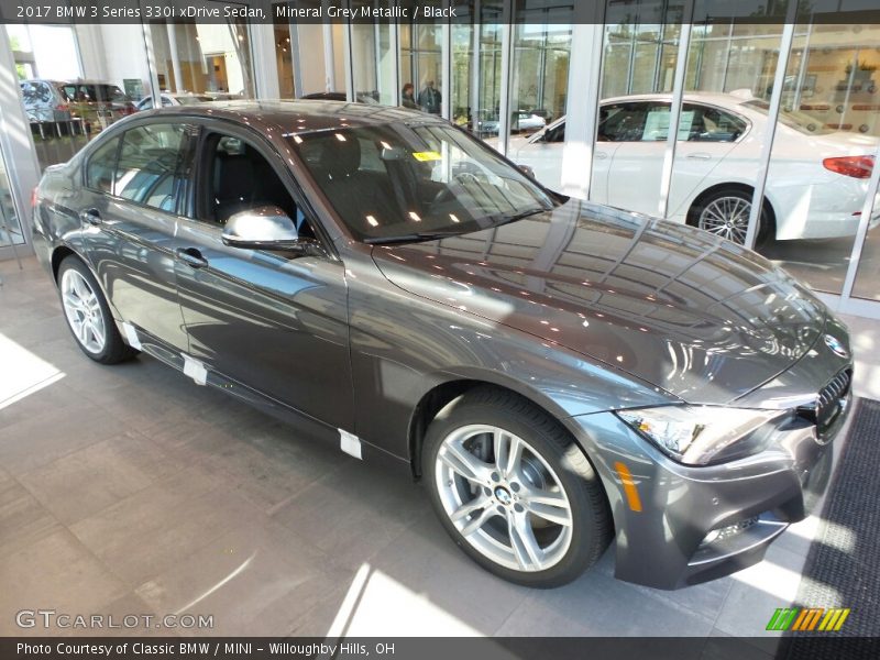 Front 3/4 View of 2017 3 Series 330i xDrive Sedan