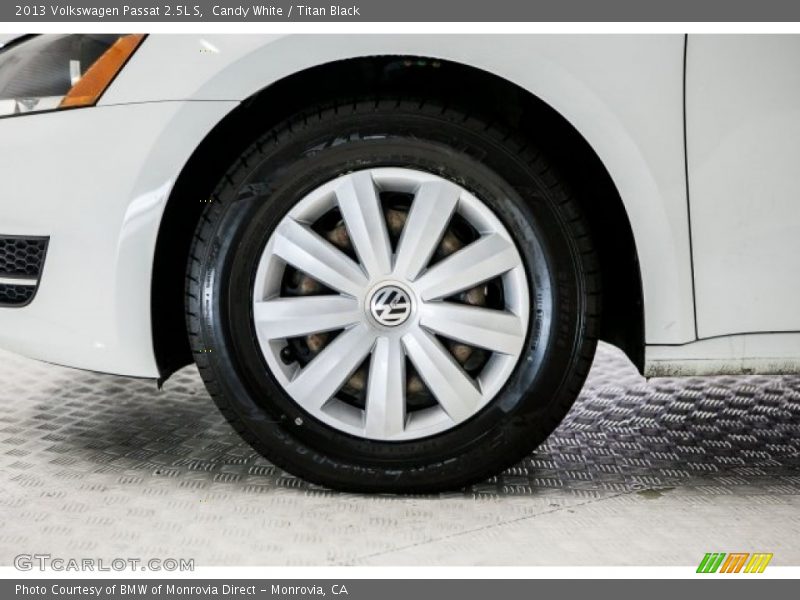 Candy White / Titan Black 2013 Volkswagen Passat 2.5L S