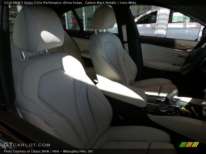 Carbon Black Metallic / Ivory White 2018 BMW 5 Series 530e iPerfomance xDrive Sedan